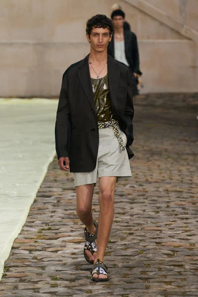 Look 22